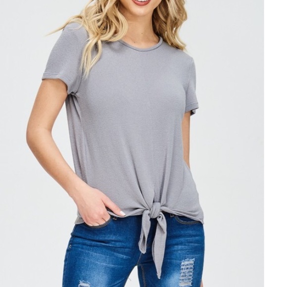 Jolie Tops - ✨NEW✨Last✨Front Tie Top